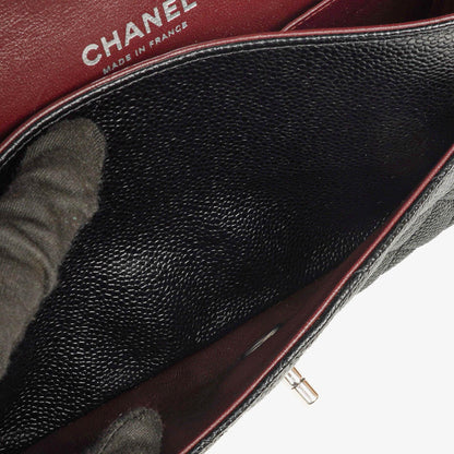 Chanel mittelgroße Classic Double Flap Bag aus schwarzem gestepptem Kaviarleder mit silberfarbener Hardware