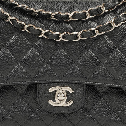 Chanel mittelgroße Classic Double Flap Bag aus schwarzem gestepptem Kaviarleder mit silberfarbener Hardware