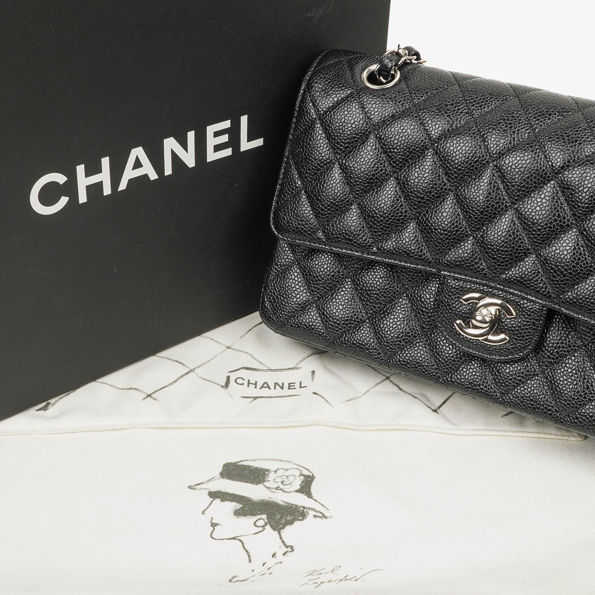 Chanel mittelgroße Classic Double Flap Bag aus schwarzem gestepptem Kaviarleder mit silberfarbener Hardware