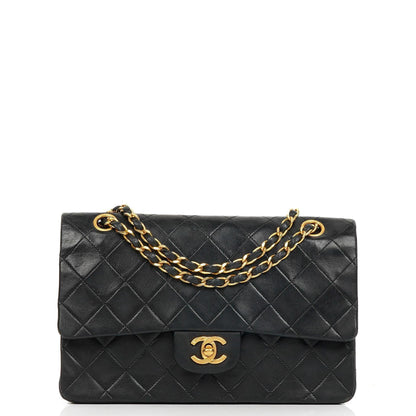 Chanel Classic Medium schwarze gesteppte Doppelklappentasche aus Lammleder mit 24K-vergoldeter Hardware