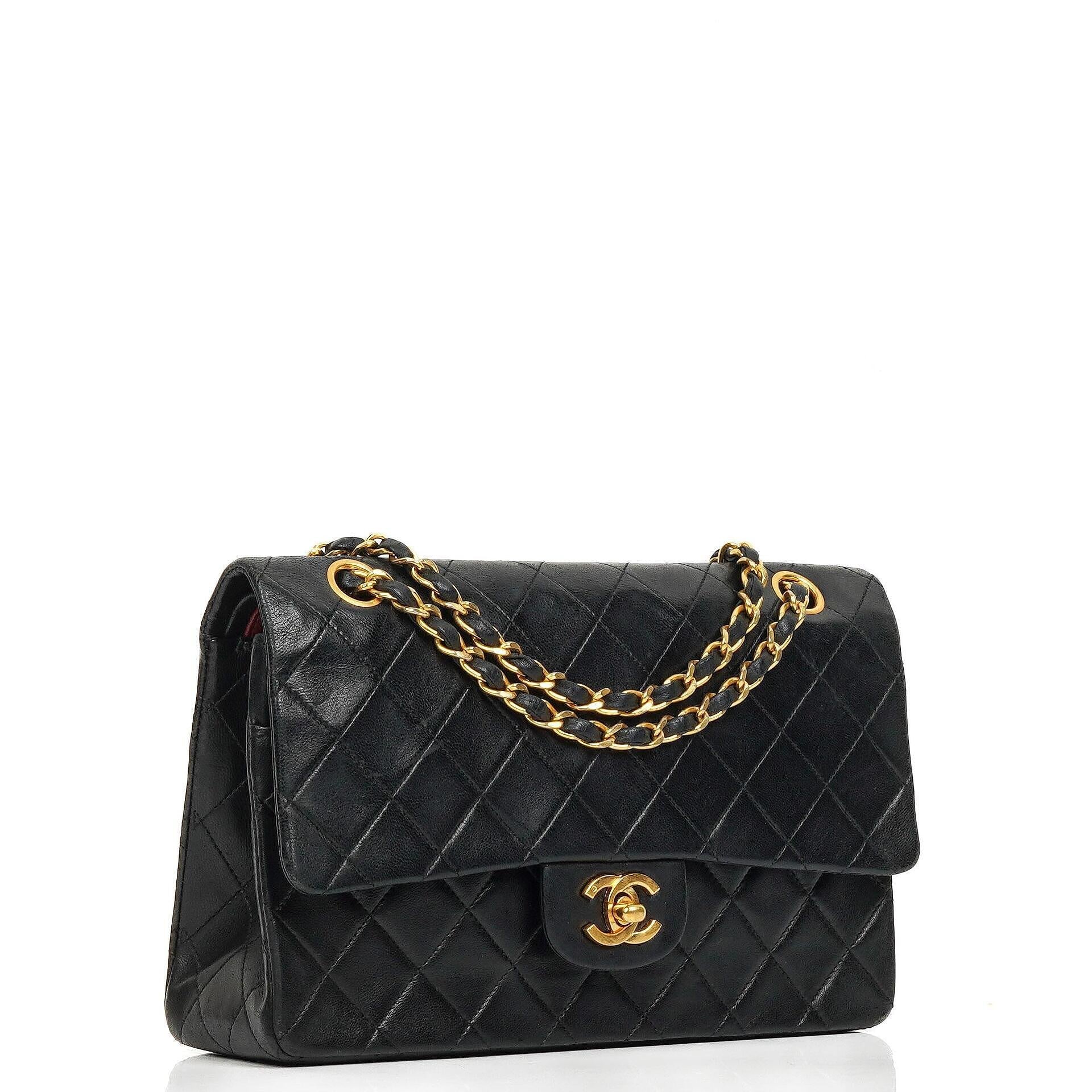 Chanel Classic Medium schwarze gesteppte Doppelklappentasche aus Lammleder mit 24K-vergoldeter Hardware