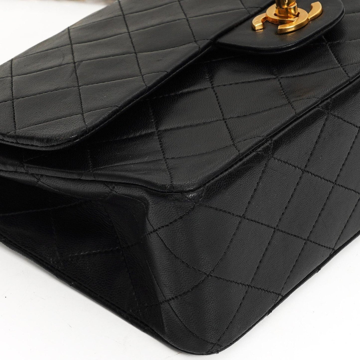 Chanel Classic Medium schwarze gesteppte Doppelklappentasche aus Lammleder mit 24K-vergoldeter Hardware