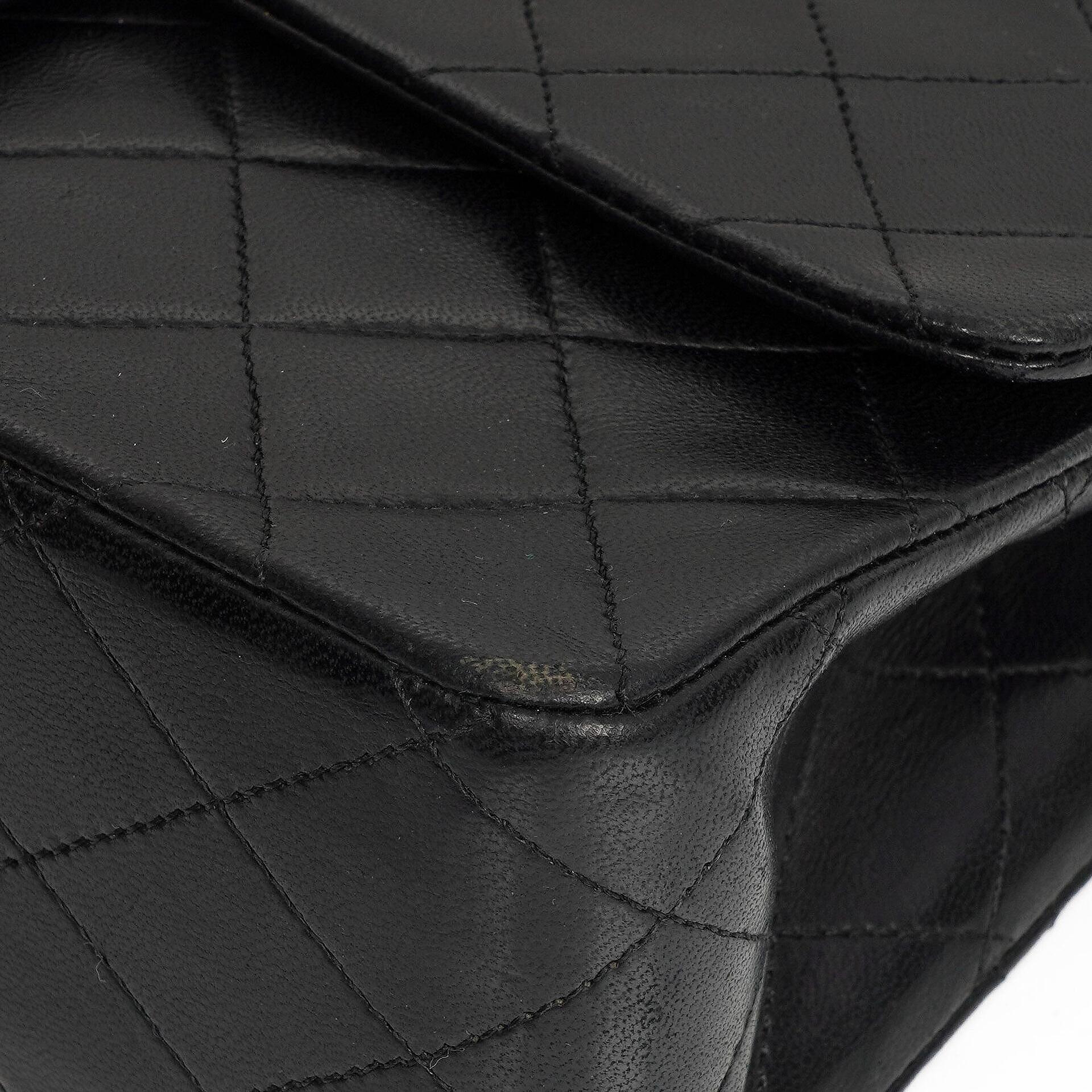 Chanel Classic Medium schwarze gesteppte Doppelklappentasche aus Lammleder mit 24K-vergoldeter Hardware