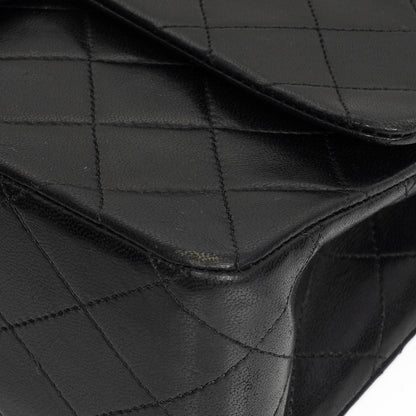 Chanel Classic Medium schwarze gesteppte Doppelklappentasche aus Lammleder mit 24K-vergoldeter Hardware