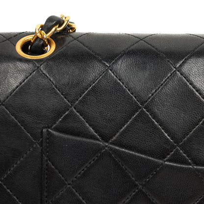 Chanel Classic Medium schwarze gesteppte Doppelklappentasche aus Lammleder mit 24K-vergoldeter Hardware