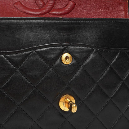 Chanel Classic Medium schwarze gesteppte Doppelklappentasche aus Lammleder mit 24K-vergoldeter Hardware