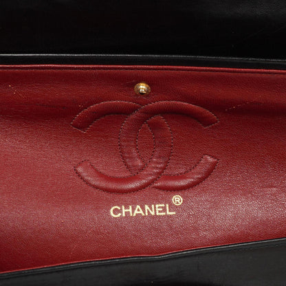 Chanel Classic Medium schwarze gesteppte Doppelklappentasche aus Lammleder mit 24K-vergoldeter Hardware