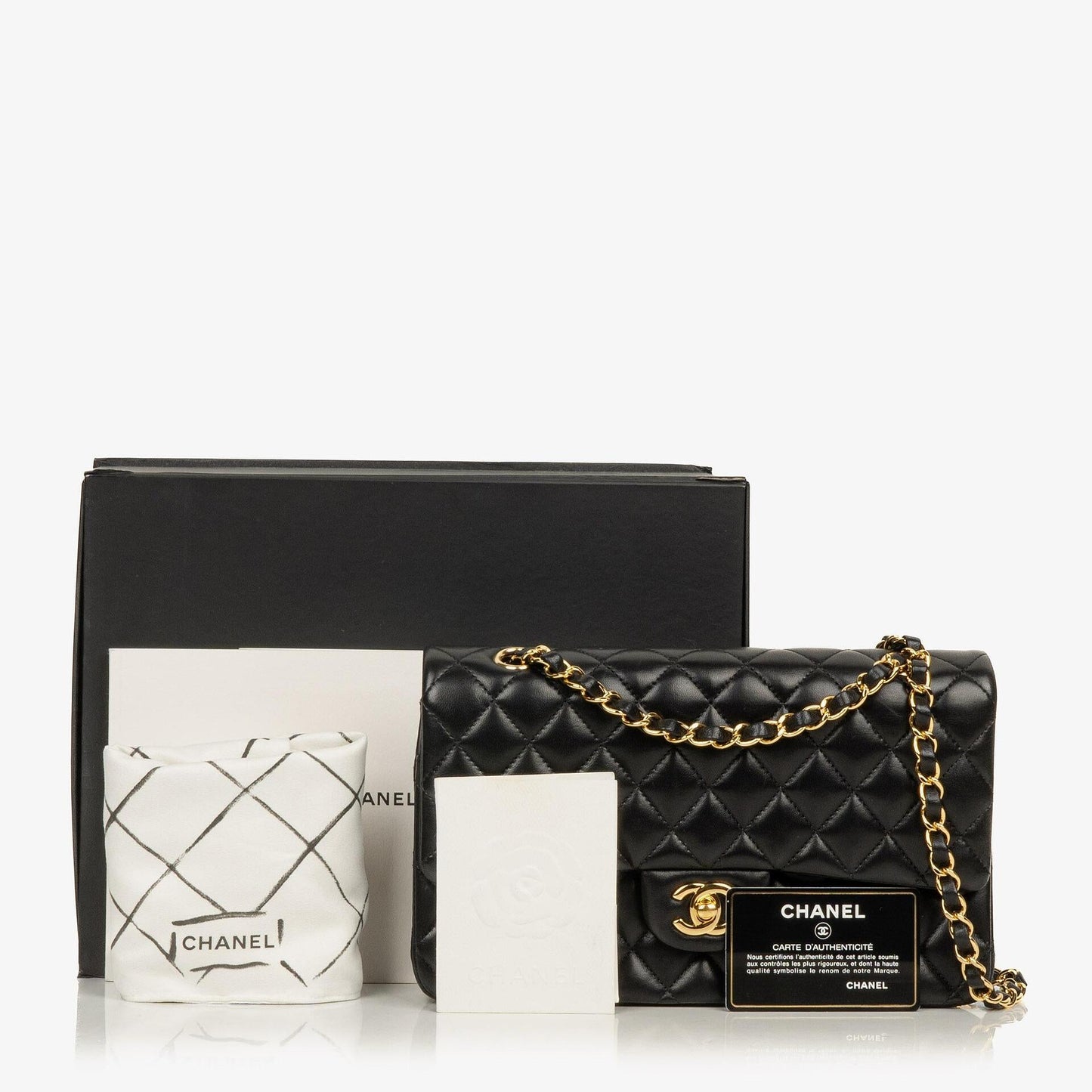 Chanel Classic Medium Double Flap Bag aus schwarzem gestepptem Lammleder mit goldfarbenen Beschlägen