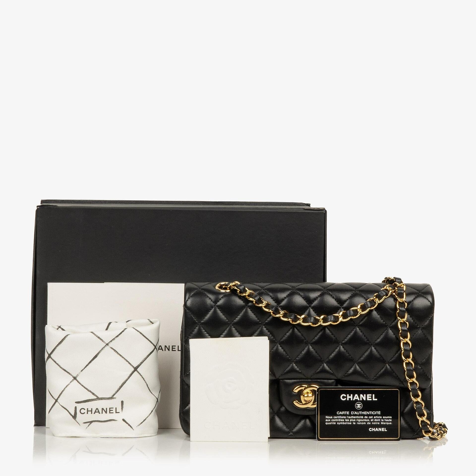 Chanel Classic Medium Double Flap Bag aus schwarzem gestepptem Lammleder mit goldfarbenen Beschlägen