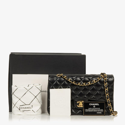 Chanel Classic Medium Double Flap Bag aus schwarzem gestepptem Lammleder mit goldfarbenen Beschlägen