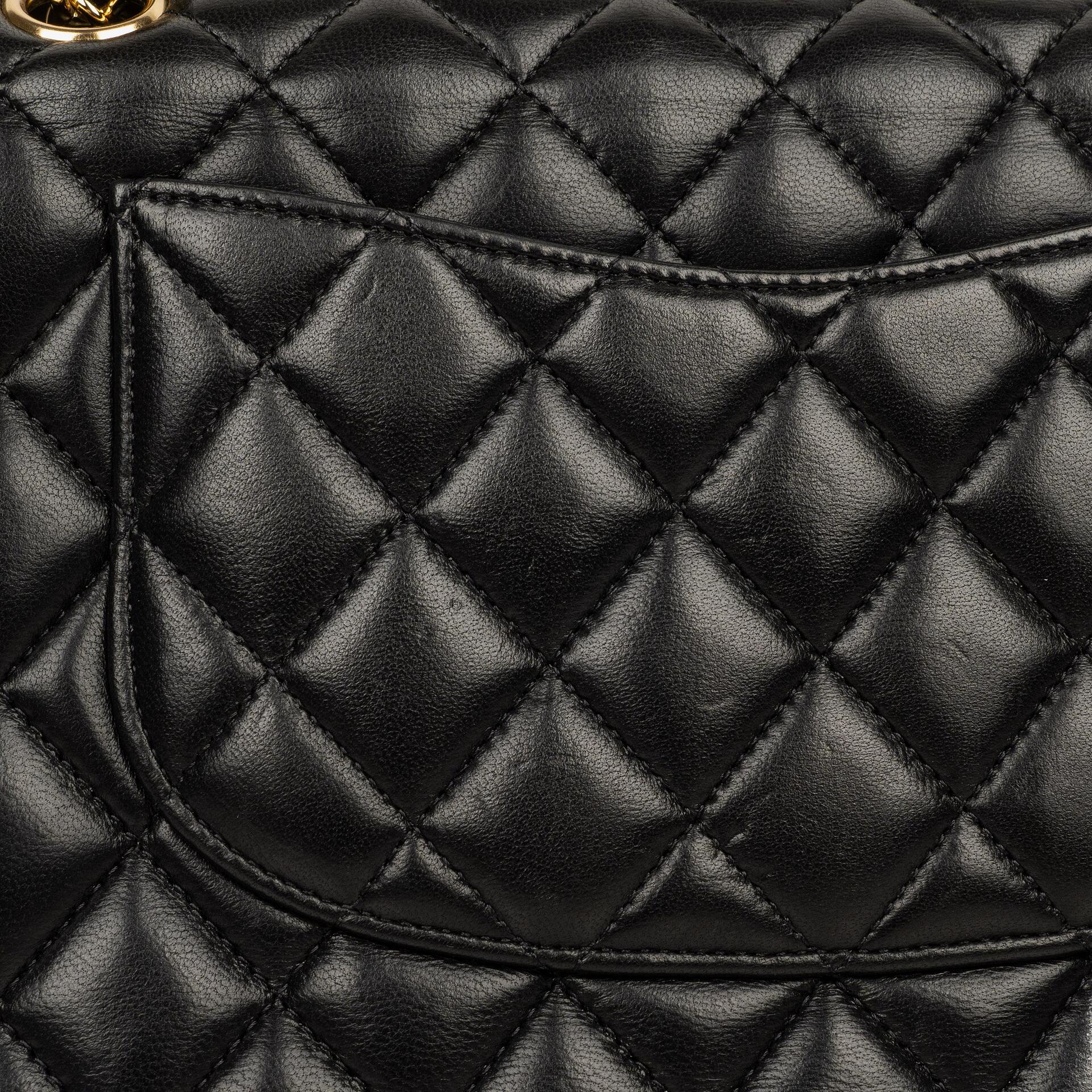 Chanel Classic Medium Double Flap Bag aus schwarzem gestepptem Lammleder mit goldfarbenen Beschlägen