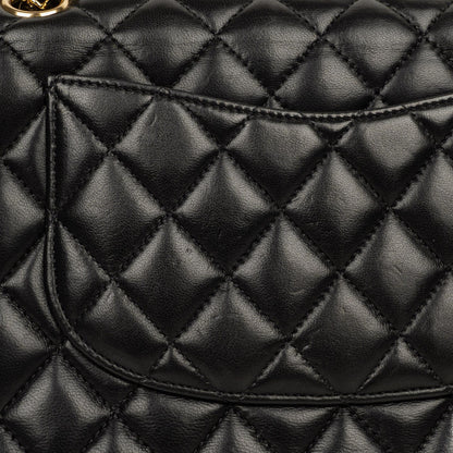 Chanel Classic Medium Double Flap Bag aus schwarzem gestepptem Lammleder mit goldfarbenen Beschlägen