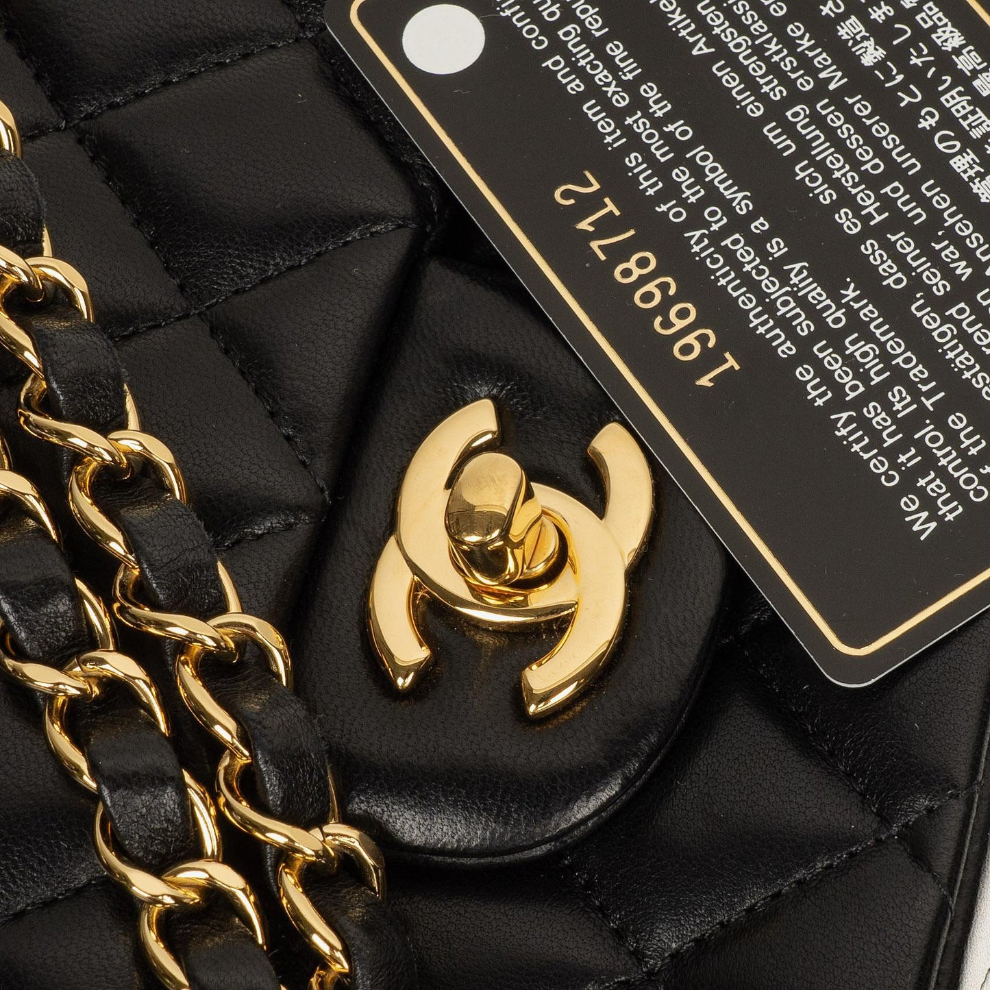 Chanel Classic Medium Double Flap Bag aus schwarzem gestepptem Lammleder mit goldfarbenen Beschlägen