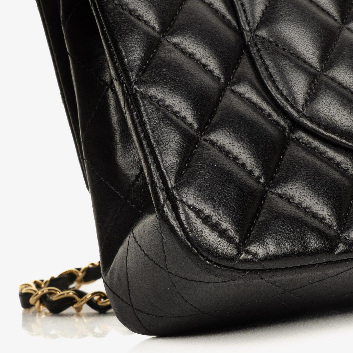 Chanel Classic Medium Double Flap Bag aus schwarzem gestepptem Lammleder mit goldfarbenen Beschlägen