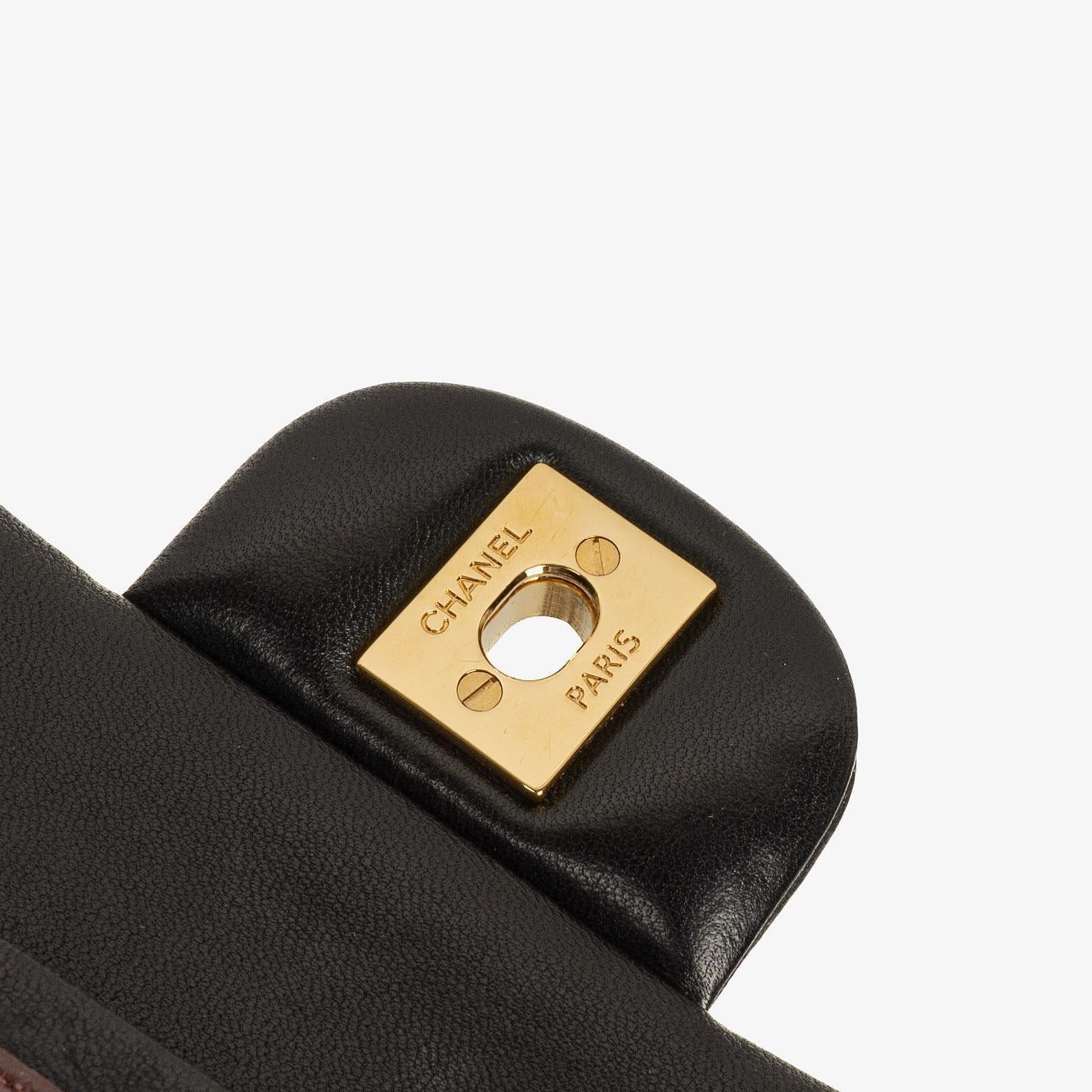Chanel Classic Medium Double Flap Bag aus schwarzem gestepptem Lammleder mit goldfarbenen Beschlägen
