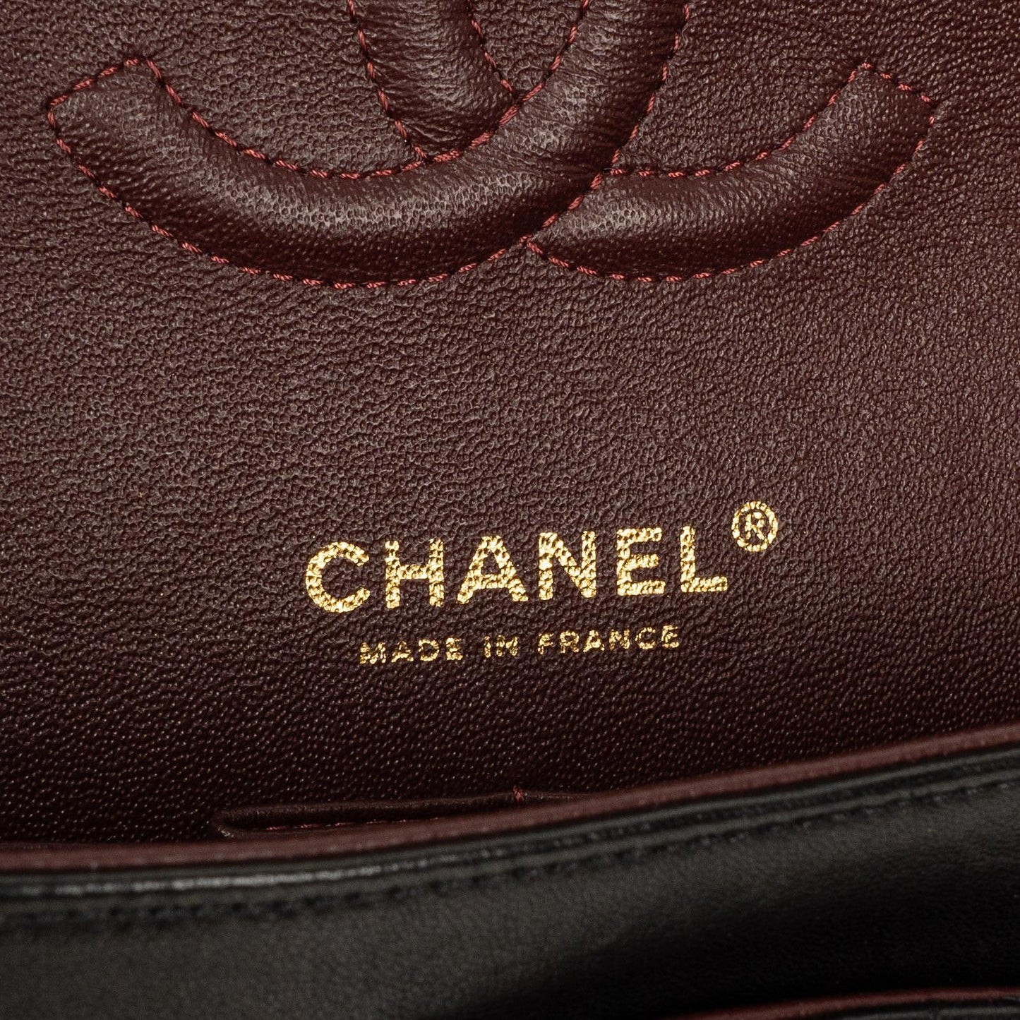 Chanel Classic Medium Double Flap Bag aus schwarzem gestepptem Lammleder mit goldfarbenen Beschlägen