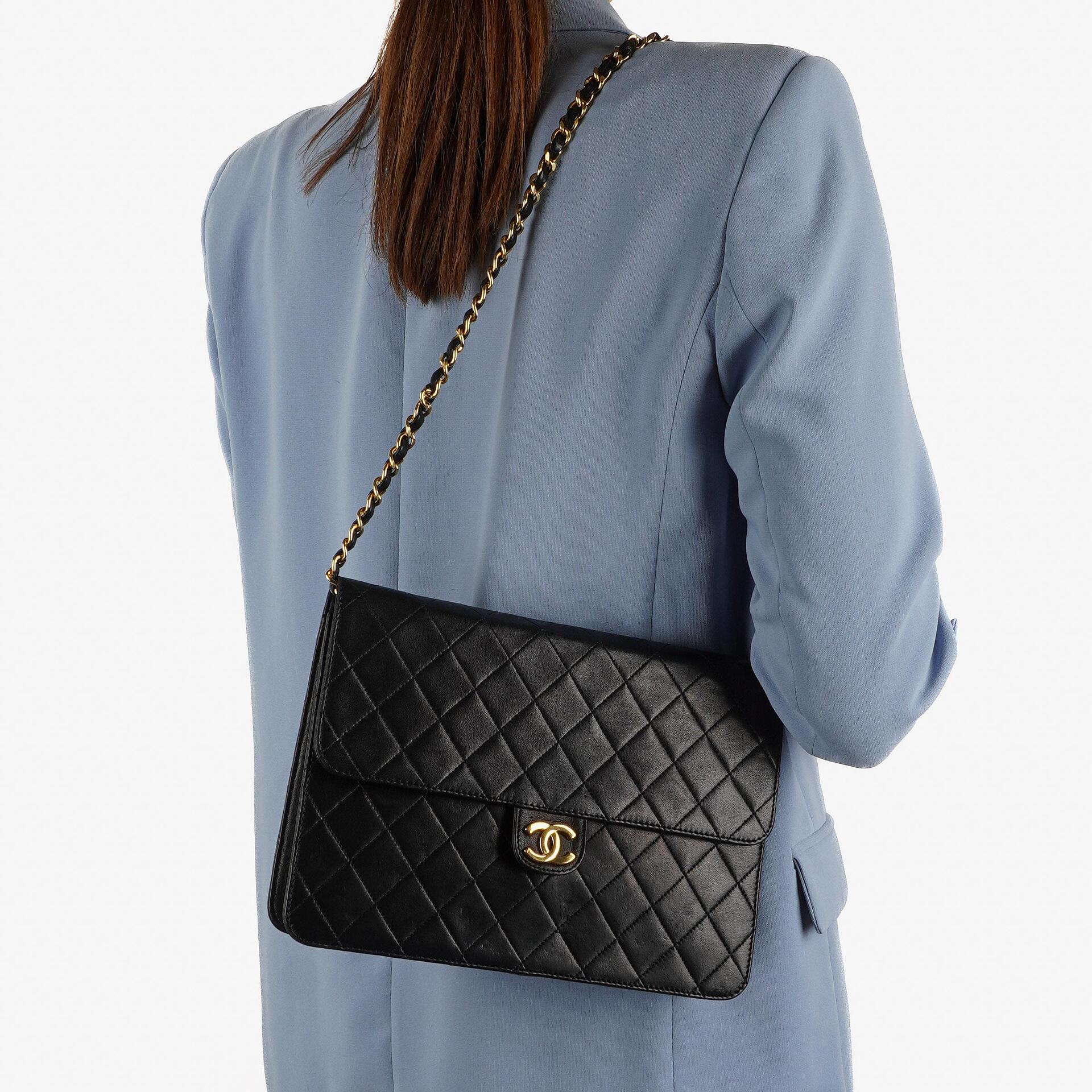 Chanel Medium Classic Single Flap Bag, Schwarzes gestepptes Lammleder, 24K Goldplattierte Hardware
