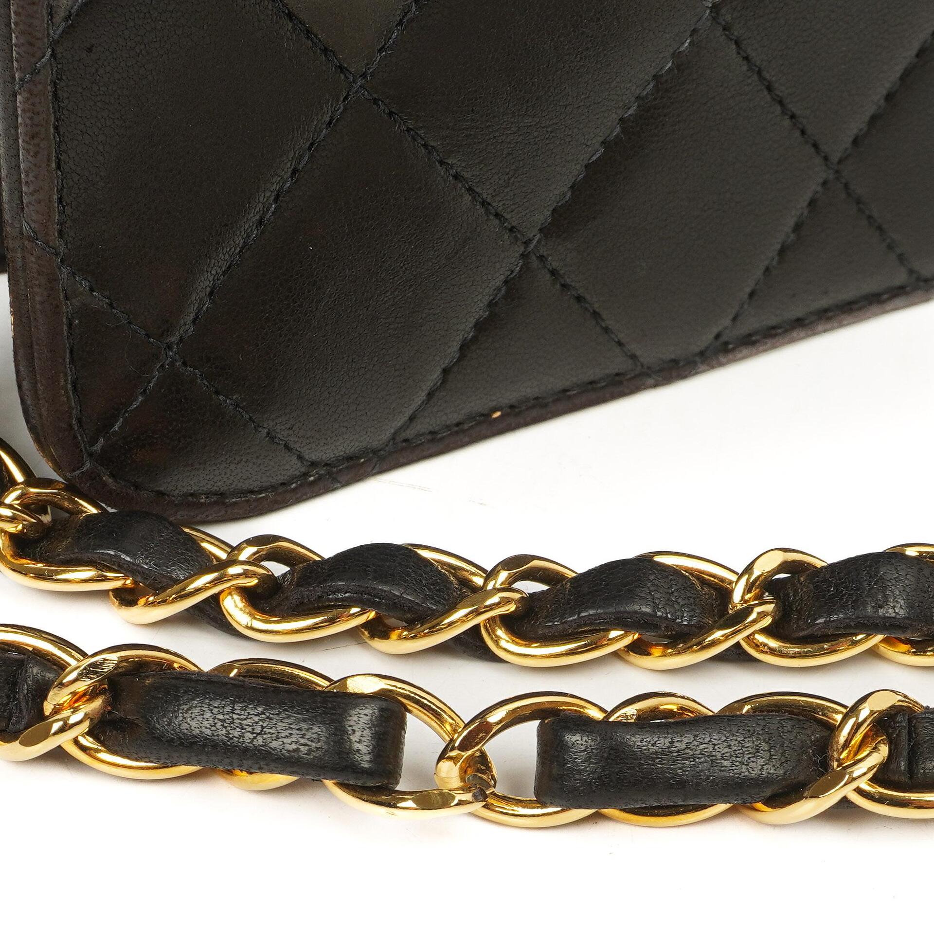 Chanel Mittlere Classic Schwarze gesteppte Lammleder Single Flap Tasche mit 24K vergoldeten Beschlägen