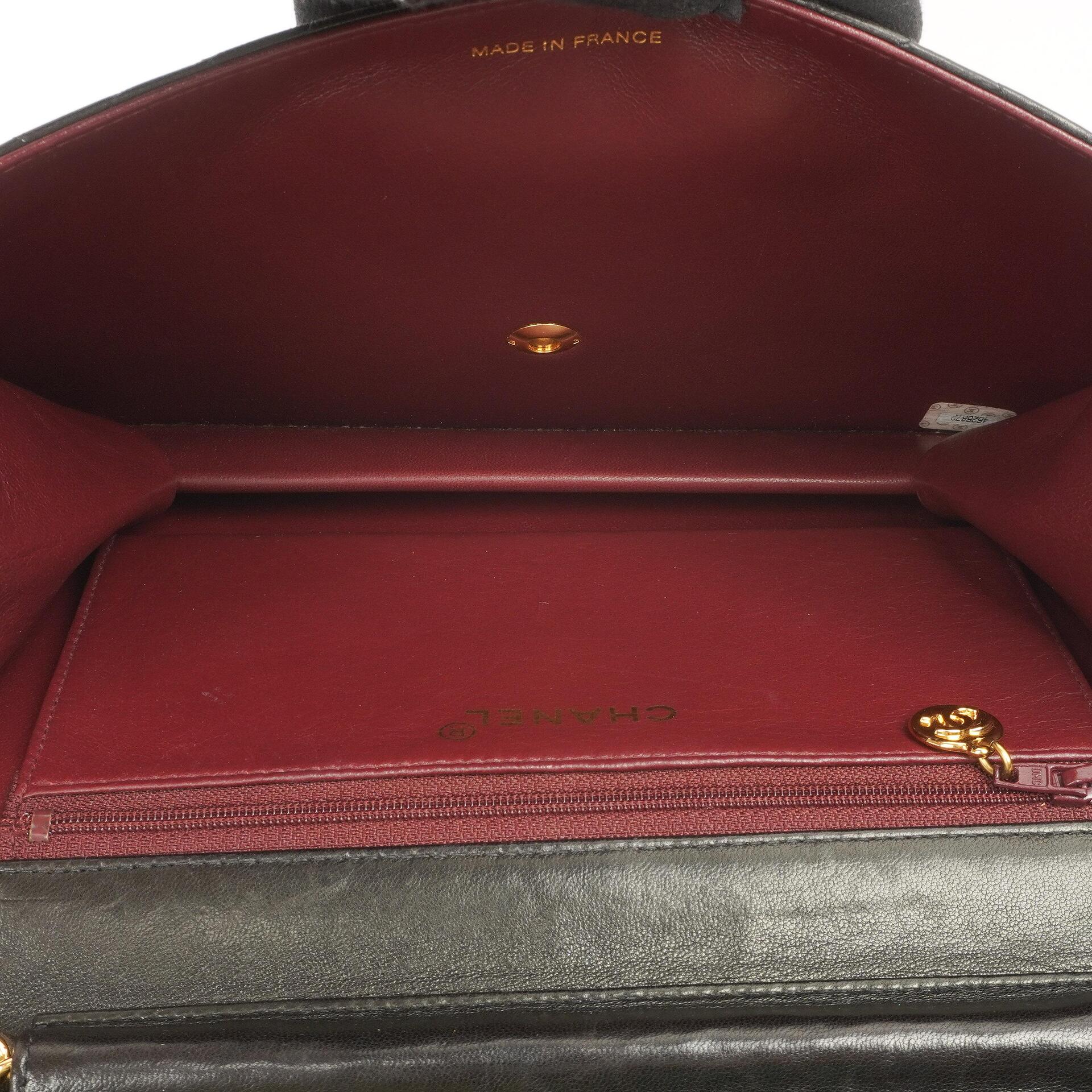 Chanel Mittlere Classic Schwarze gesteppte Lammleder Single Flap Tasche mit 24K vergoldeten Beschlägen