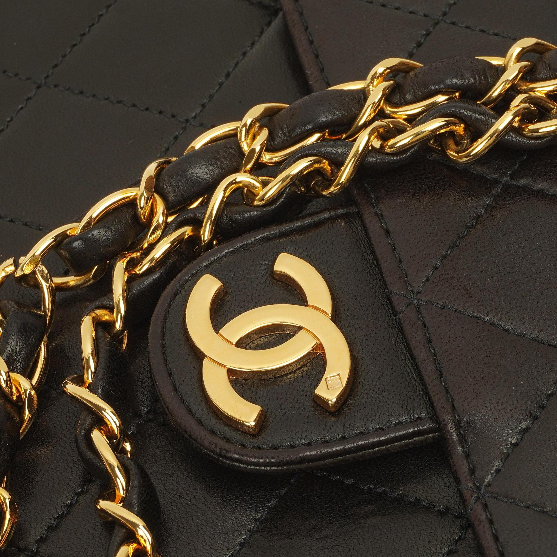 Chanel Mittlere Classic Schwarze gesteppte Lammleder Single Flap Tasche mit 24K vergoldeten Beschlägen