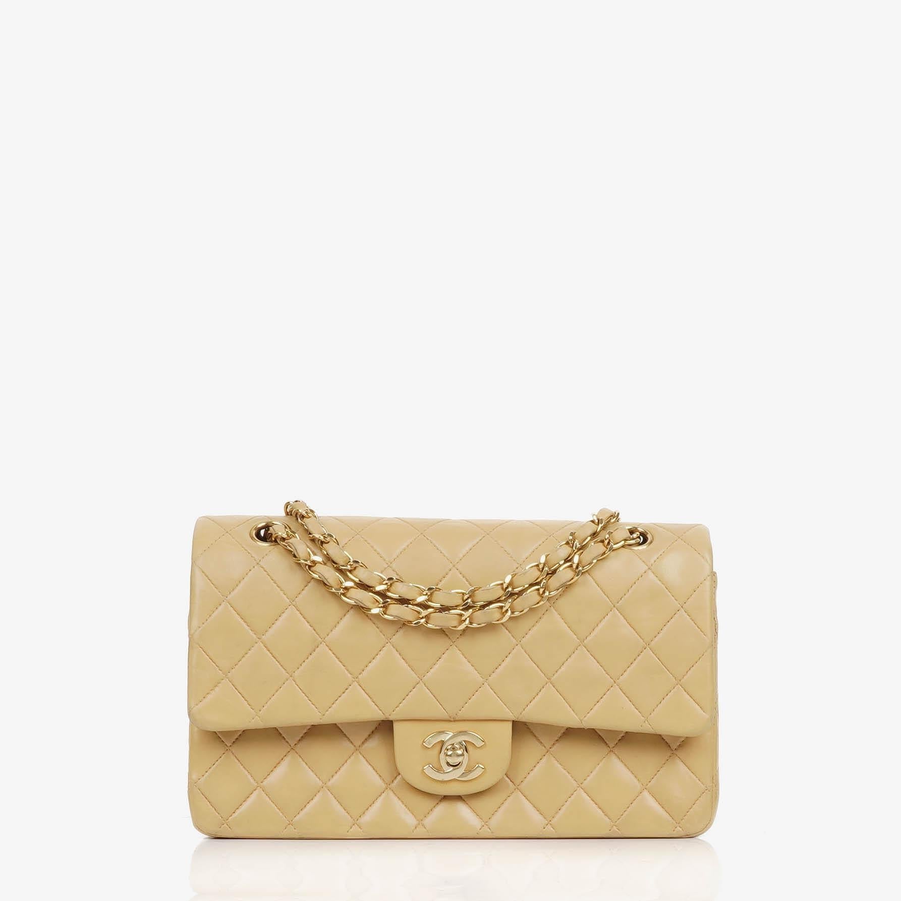 Chanel Mittlere Klassische Doppelklappen Tasche Beigefarbene gestepptes Lammleder mit 24K vergoldeten Beschlägen