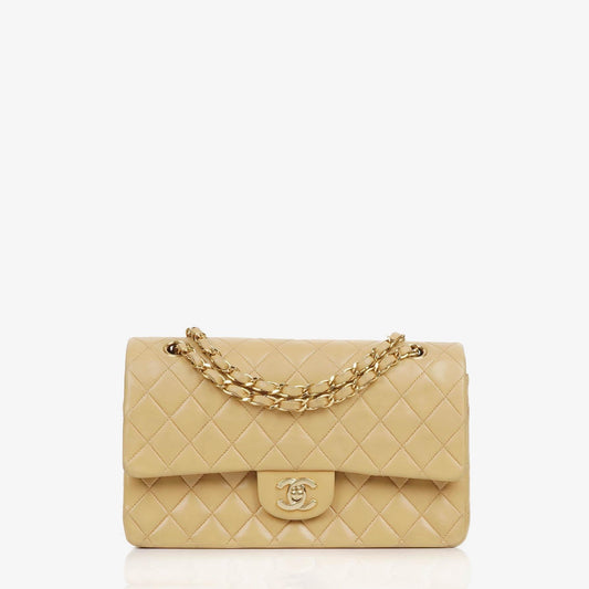 Chanel Mittlere Klassische Doppelklappen Tasche Beigefarbene gestepptes Lammleder mit 24K vergoldeten Beschlägen