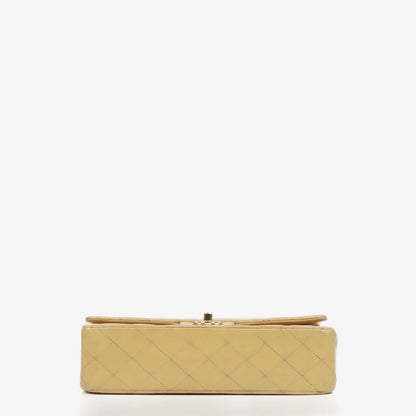 Chanel Mittlere Klassische Doppelklappen Tasche Beigefarbene gestepptes Lammleder mit 24K vergoldeten Beschlägen