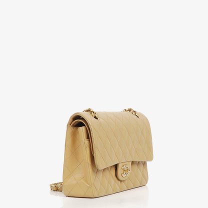 Chanel Mittlere Klassische Doppelklappen Tasche Beigefarbene gestepptes Lammleder mit 24K vergoldeten Beschlägen