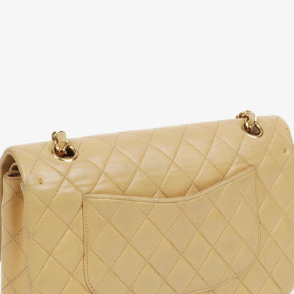 Chanel Mittlere Klassische Doppelklappen Tasche Beigefarbene gestepptes Lammleder mit 24K vergoldeten Beschlägen