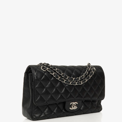 Chanel Mittelgroße Classic Double Flap Tasche aus schwarzem gestepptem Kaviarleder mit silberfarbenen Beschlägen, 2010-2011