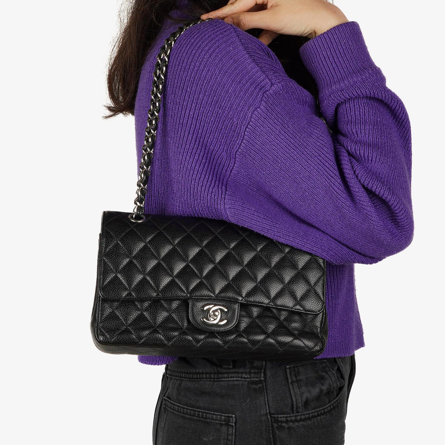 Chanel Mittelgroße Classic Double Flap Tasche aus schwarzem gestepptem Kaviarleder mit silberfarbenen Beschlägen, 2010-2011