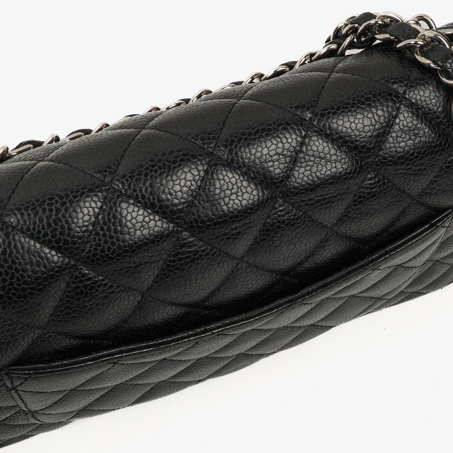 Chanel Mittelgroße Classic Double Flap Tasche aus schwarzem gestepptem Kaviarleder mit silberfarbenen Beschlägen, 2010-2011