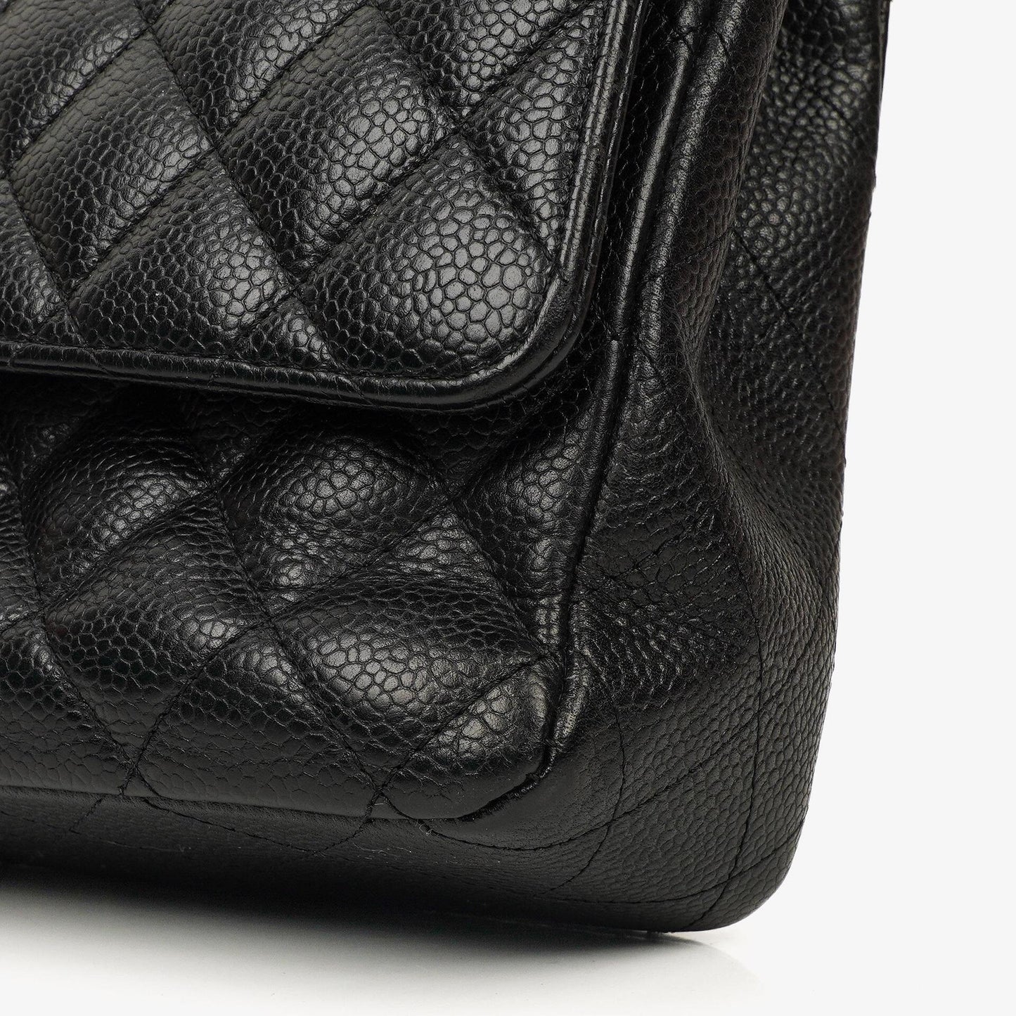 Chanel Mittelgroße Classic Double Flap Tasche aus schwarzem gestepptem Kaviarleder mit silberfarbenen Beschlägen, 2010-2011