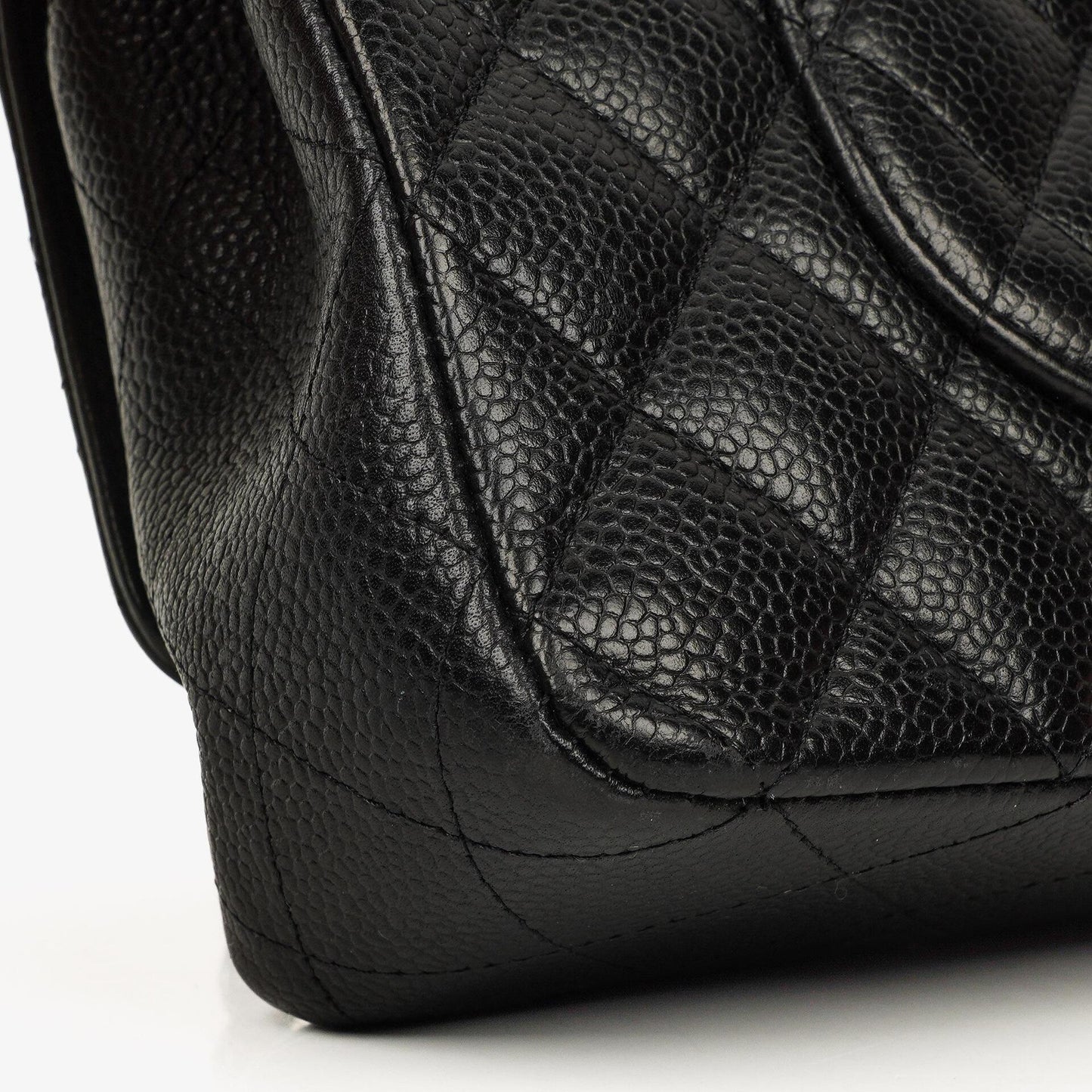 Chanel Mittelgroße Classic Double Flap Tasche aus schwarzem gestepptem Kaviarleder mit silberfarbenen Beschlägen, 2010-2011