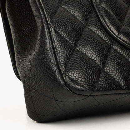 Chanel Mittelgroße Classic Double Flap Tasche aus schwarzem gestepptem Kaviarleder mit silberfarbenen Beschlägen, 2010-2011