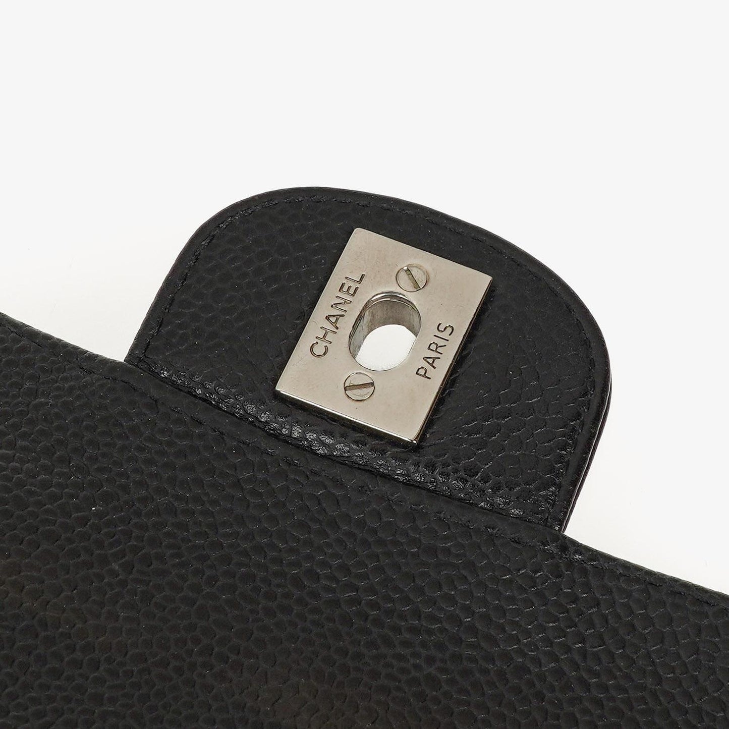 Chanel Mittelgroße Classic Double Flap Tasche aus schwarzem gestepptem Kaviarleder mit silberfarbenen Beschlägen, 2010-2011