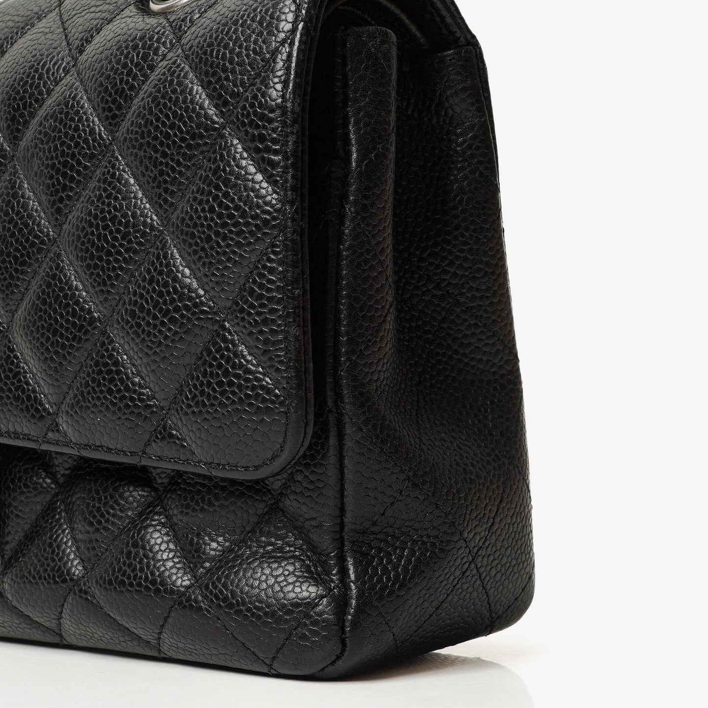 Chanel Mittelgroße Classic Double Flap Tasche aus schwarzem gestepptem Kaviarleder mit silberfarbenen Beschlägen, 2010-2011