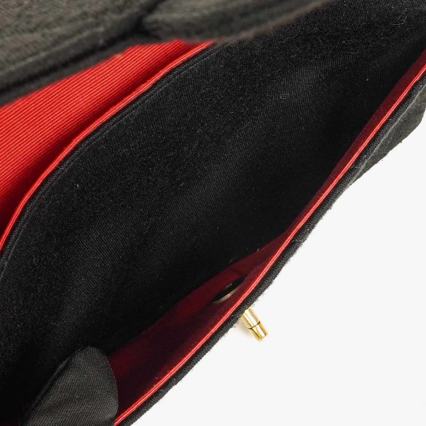 Chanel Mittelgroße Klassische Double Flap Tasche aus schwarzem gestepptem Jersey mit 24K vergoldeter Hardware