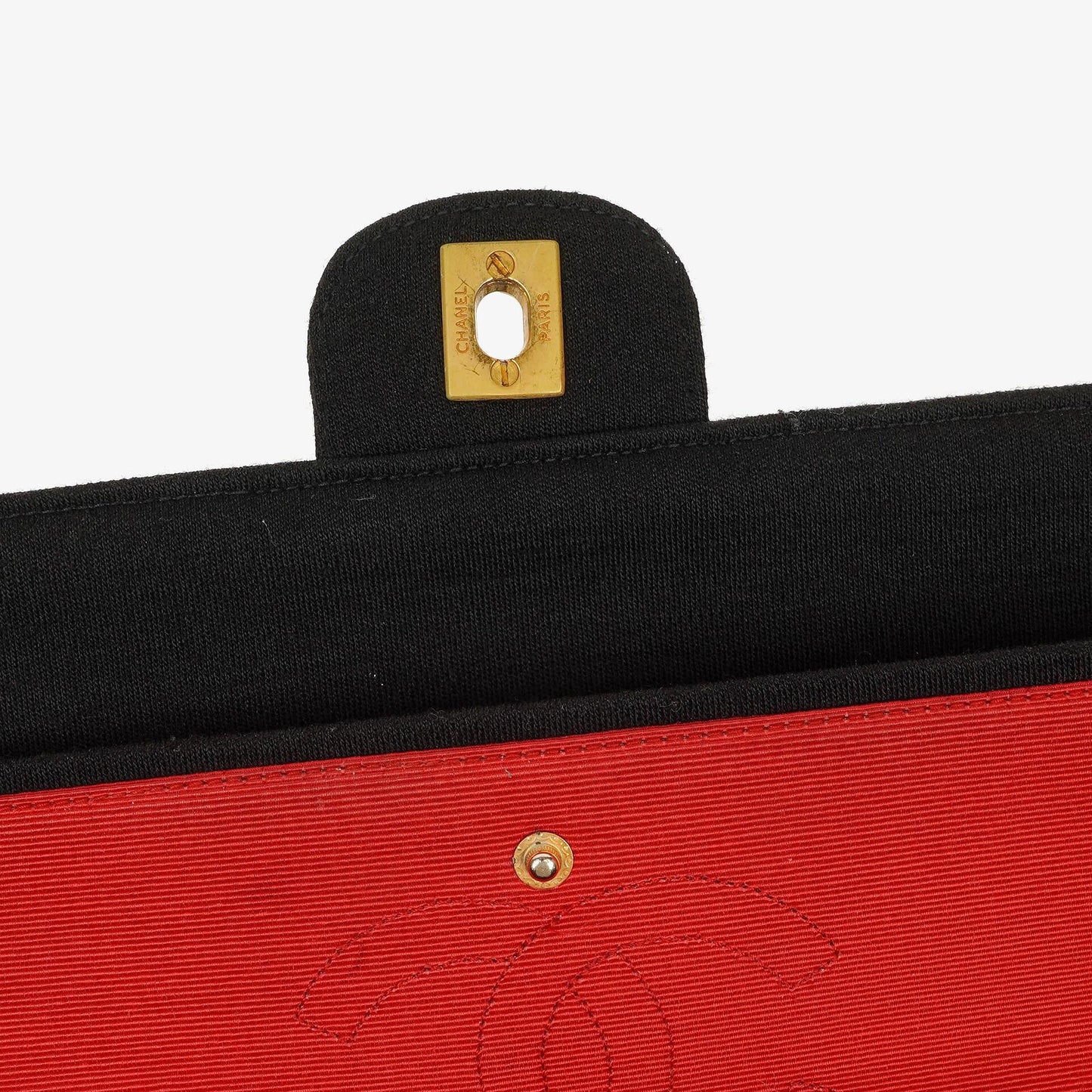 Chanel Mittelgroße Klassische Double Flap Tasche aus schwarzem gestepptem Jersey mit 24K vergoldeter Hardware