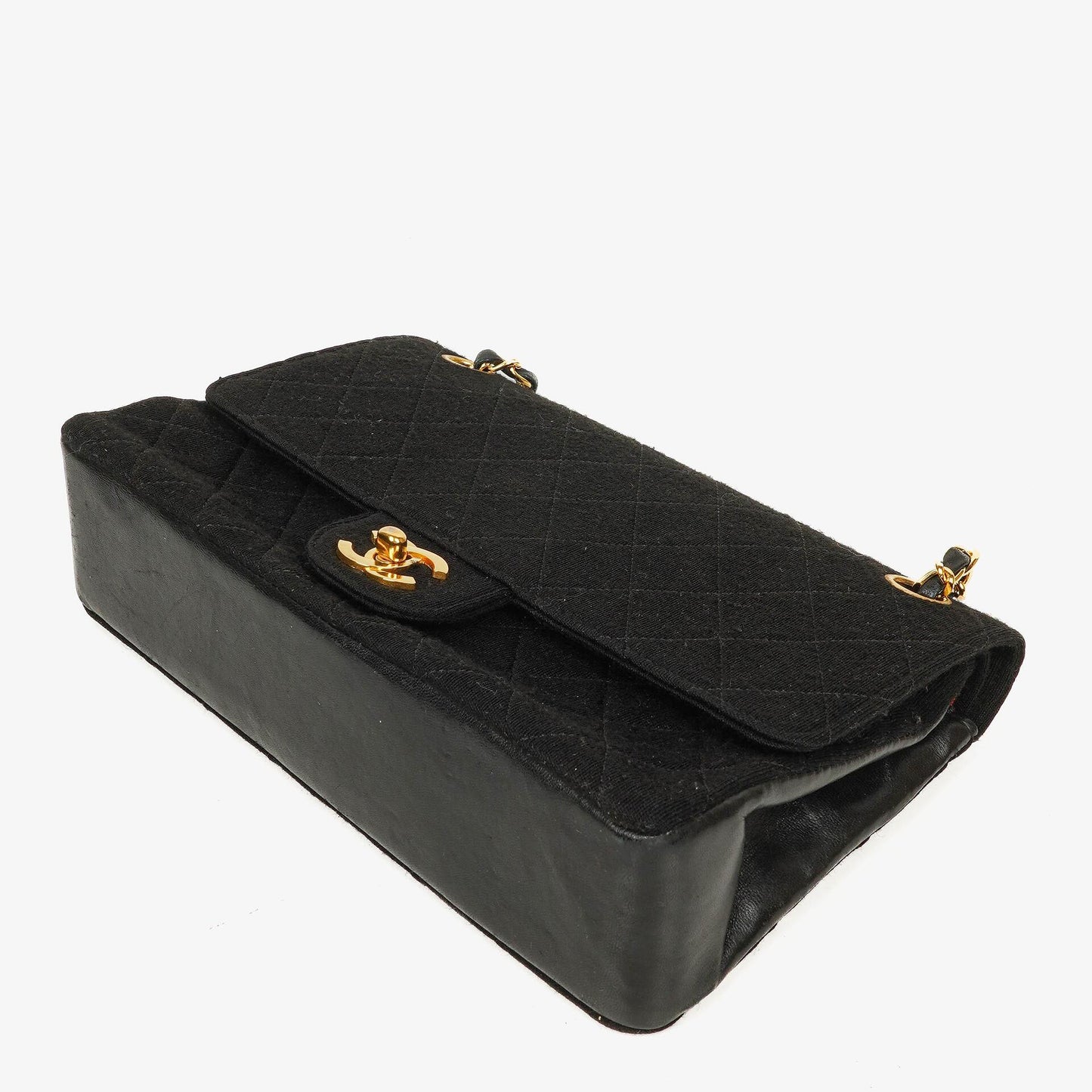 Chanel Mittelgroße Klassische Double Flap Tasche aus schwarzem gestepptem Jersey mit 24K vergoldeter Hardware