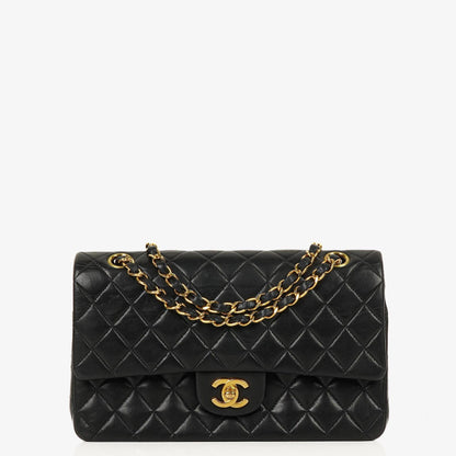 Chanel Mittelgroße Classic Double Flap Tasche aus gestepptem Lammleder in Schwarz mit 24K-vergoldeten Beschlägen