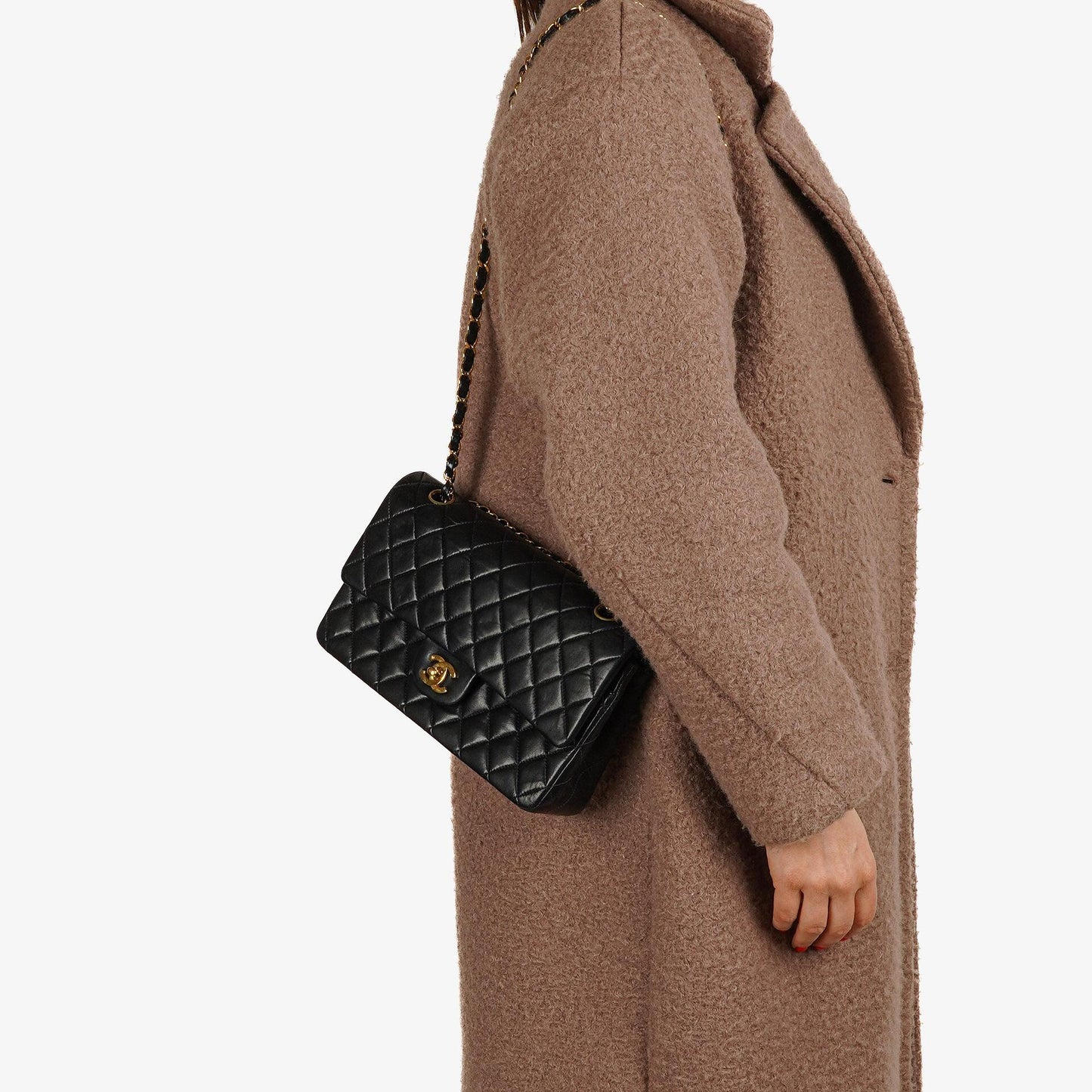Chanel Mittelgroße Classic Double Flap Tasche aus gestepptem Lammleder in Schwarz mit 24K-vergoldeten Beschlägen