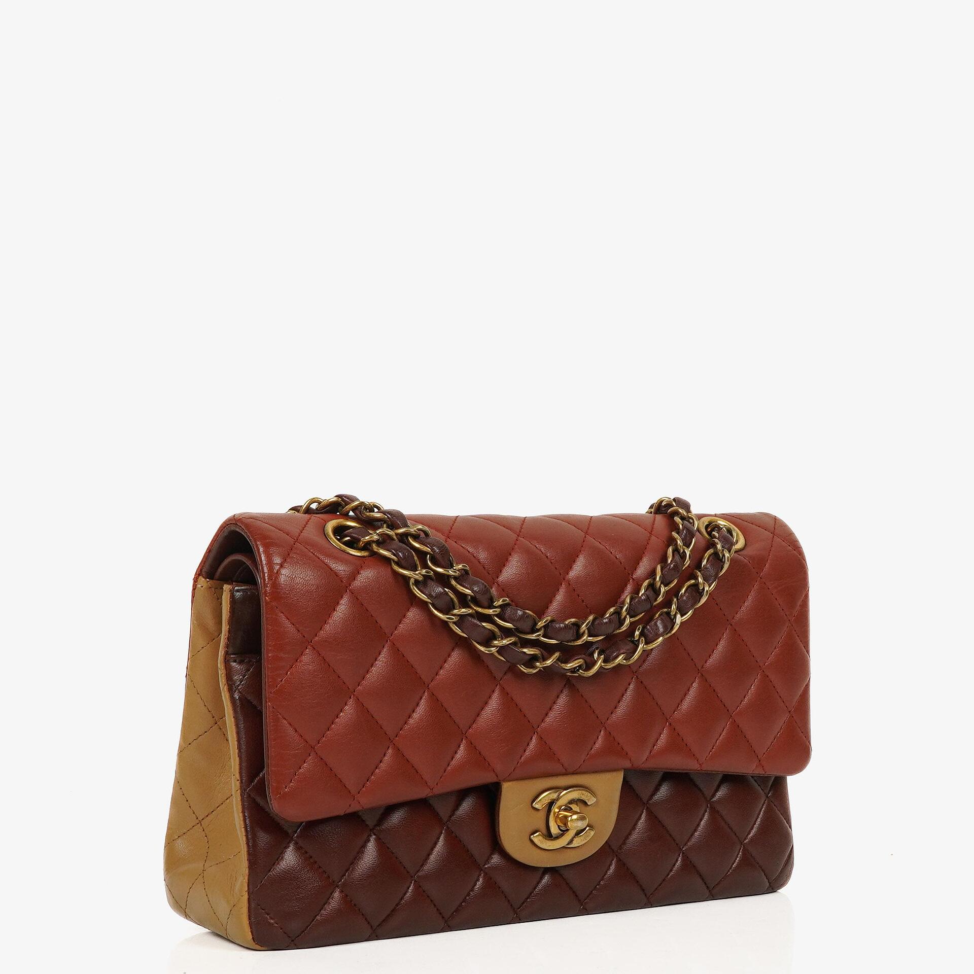 Chanel Mittelgroße Classic Double Flap Tasche aus gestepptem Lammleder in Braun/Mehrfarbig mit antikgoldfarbenen Beschlägen