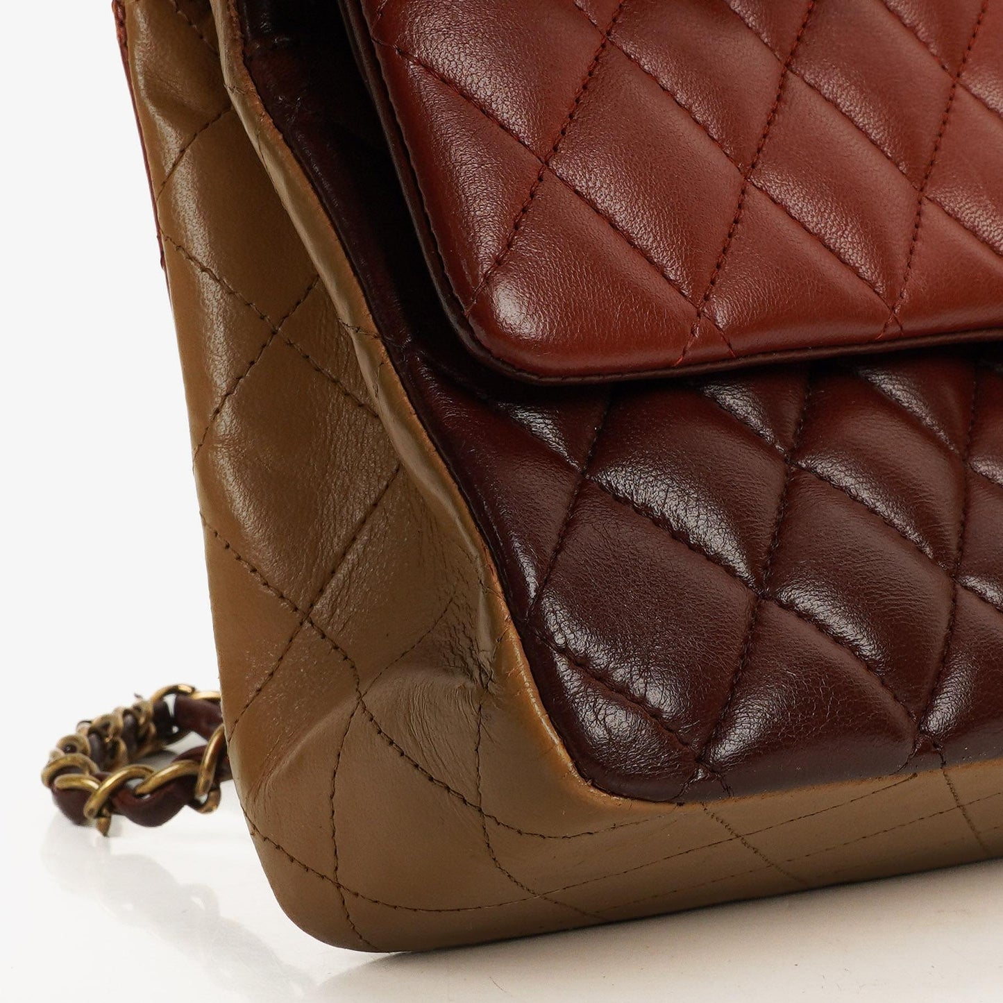 Chanel Mittelgroße Classic Double Flap Tasche aus gestepptem Lammleder in Braun/Mehrfarbig mit antikgoldfarbenen Beschlägen