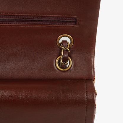 Chanel Mittelgroße Classic Double Flap Tasche aus gestepptem Lammleder in Braun/Mehrfarbig mit antikgoldfarbenen Beschlägen