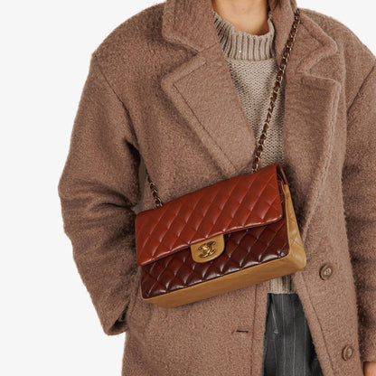 Chanel Mittelgroße Classic Double Flap Tasche aus gestepptem Lammleder in Braun/Mehrfarbig mit antikgoldfarbenen Beschlägen