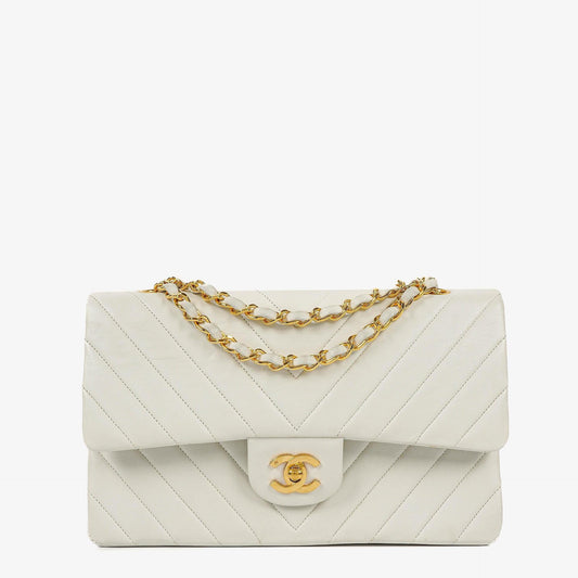 Chanel Mittelgroße Klassische Doppelklappe Tasche Weiß Chevron Gesteppt Lammleder 24K Vergoldete Hardware