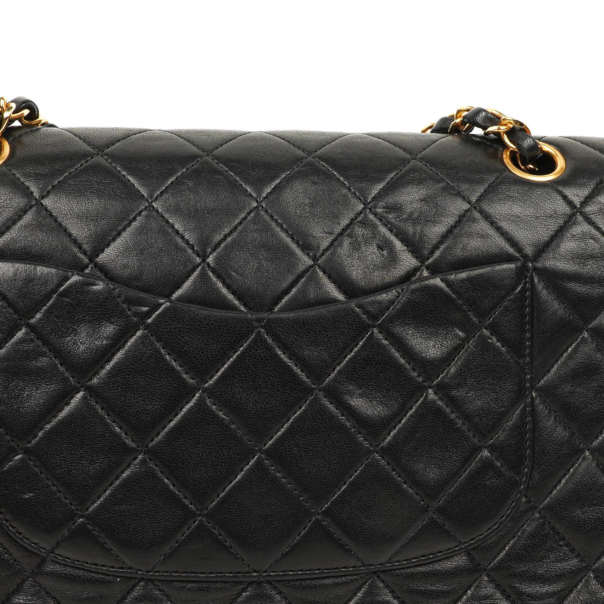 Chanel Medium Classic Double Flap Tasche aus Lammleder mit 24K vergoldeter Hardware