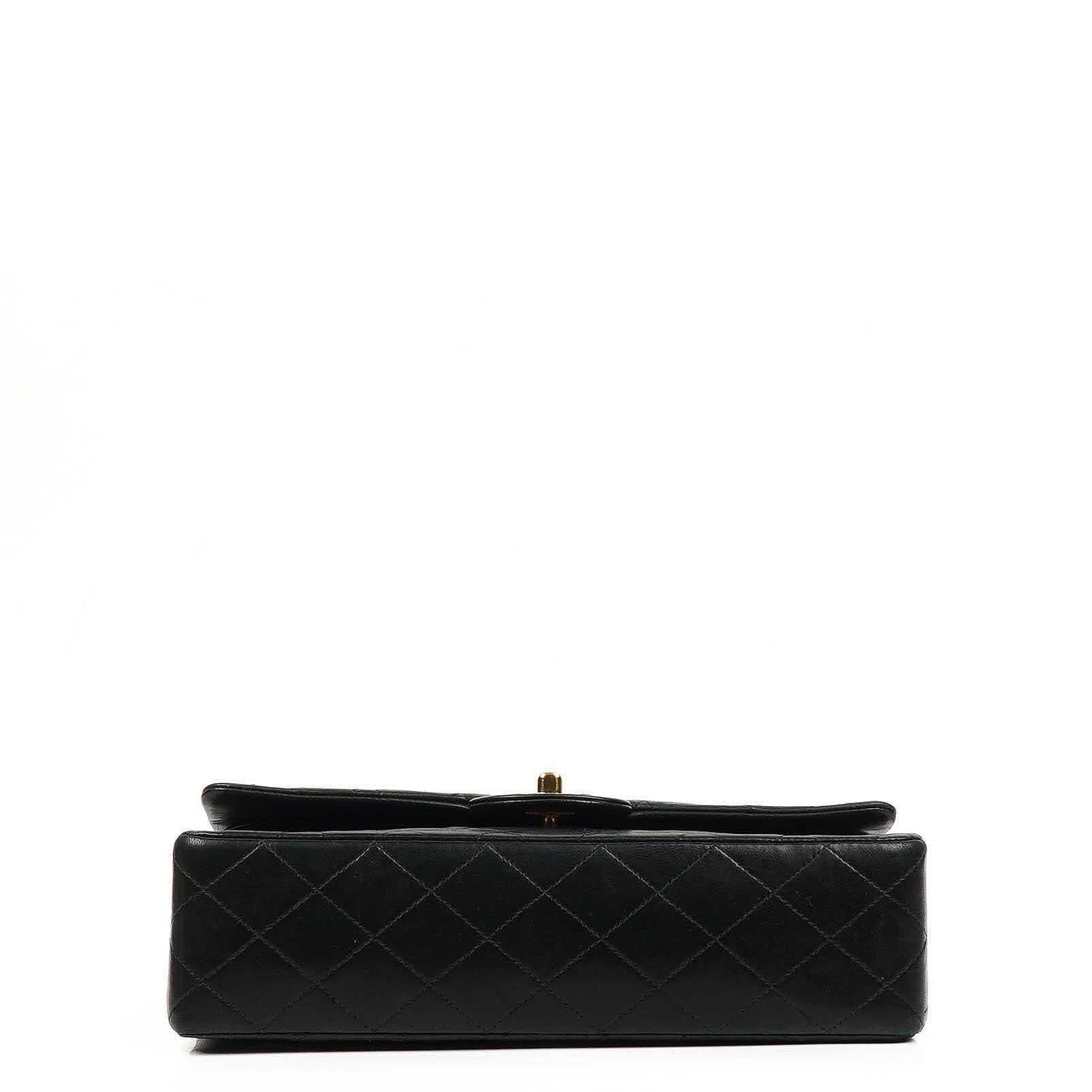 Chanel Medium Classic Double Flap Tasche aus Lammleder mit 24K vergoldeter Hardware