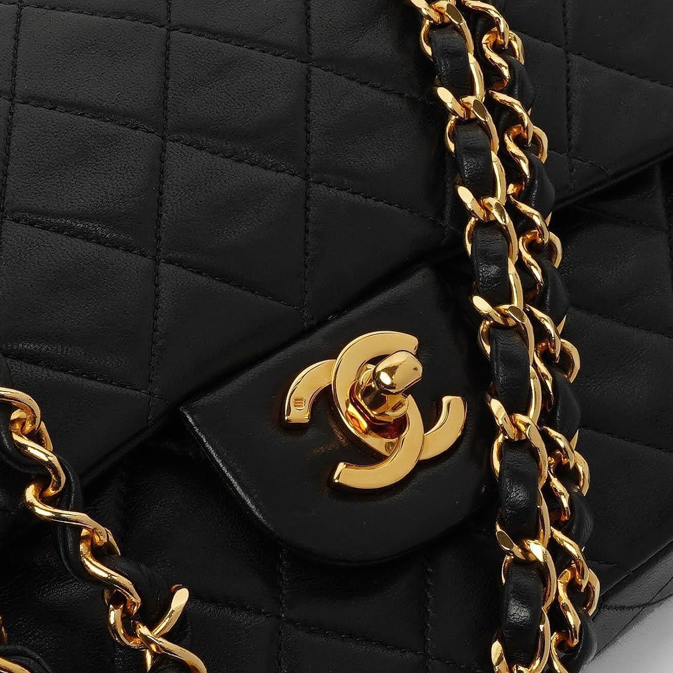 Chanel Medium Classic Double Flap Tasche aus Lammleder mit 24K vergoldeter Hardware
